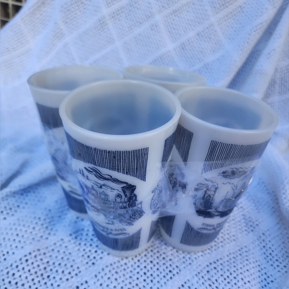 Currier and Ives Transportation milk glass‎ glasses 4 - Picture 2 of 10